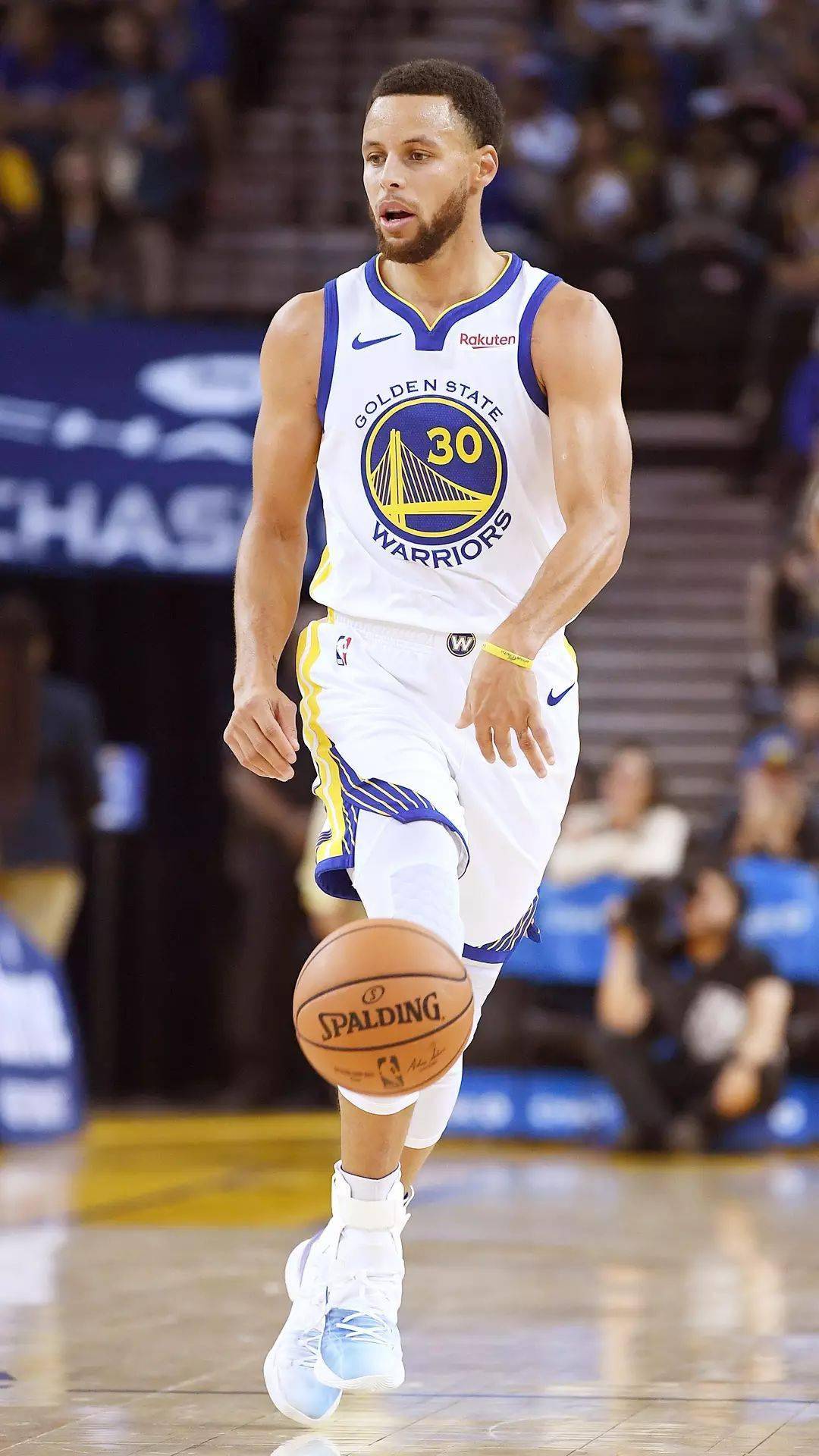 火记发文：湖人就是在耍赖，他们通过叫嚷和耍脾气才获得了两次罚球.