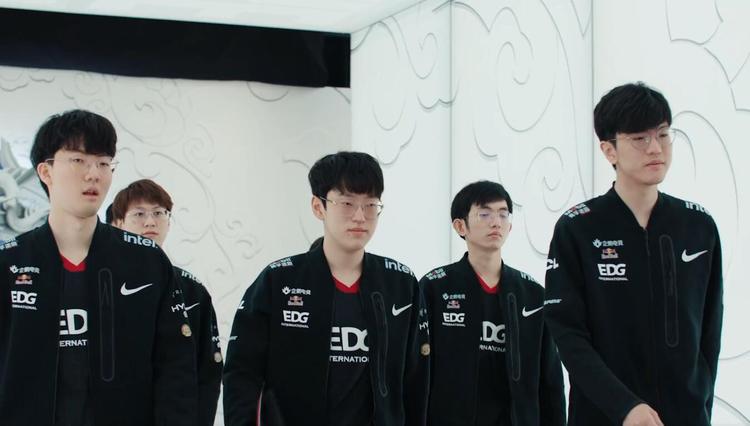 勒沃库森官方：沈梦露十字韧带撕裂 赛季报销.